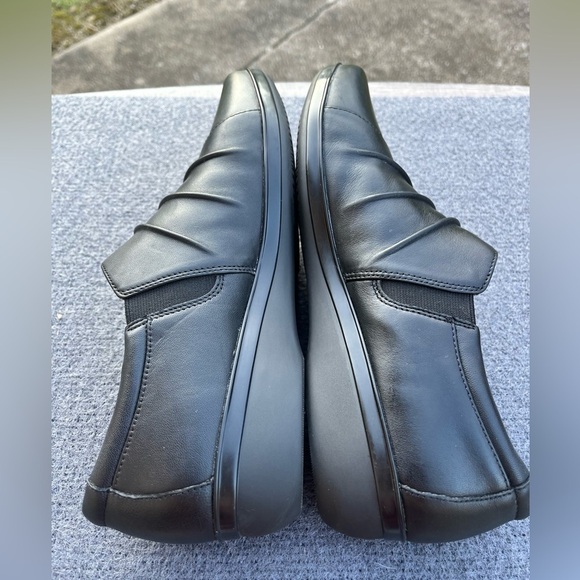 Clarks Women’s Size 9.5 Hop Roxanne Black Slip On Shoes - Picture 5 of 7